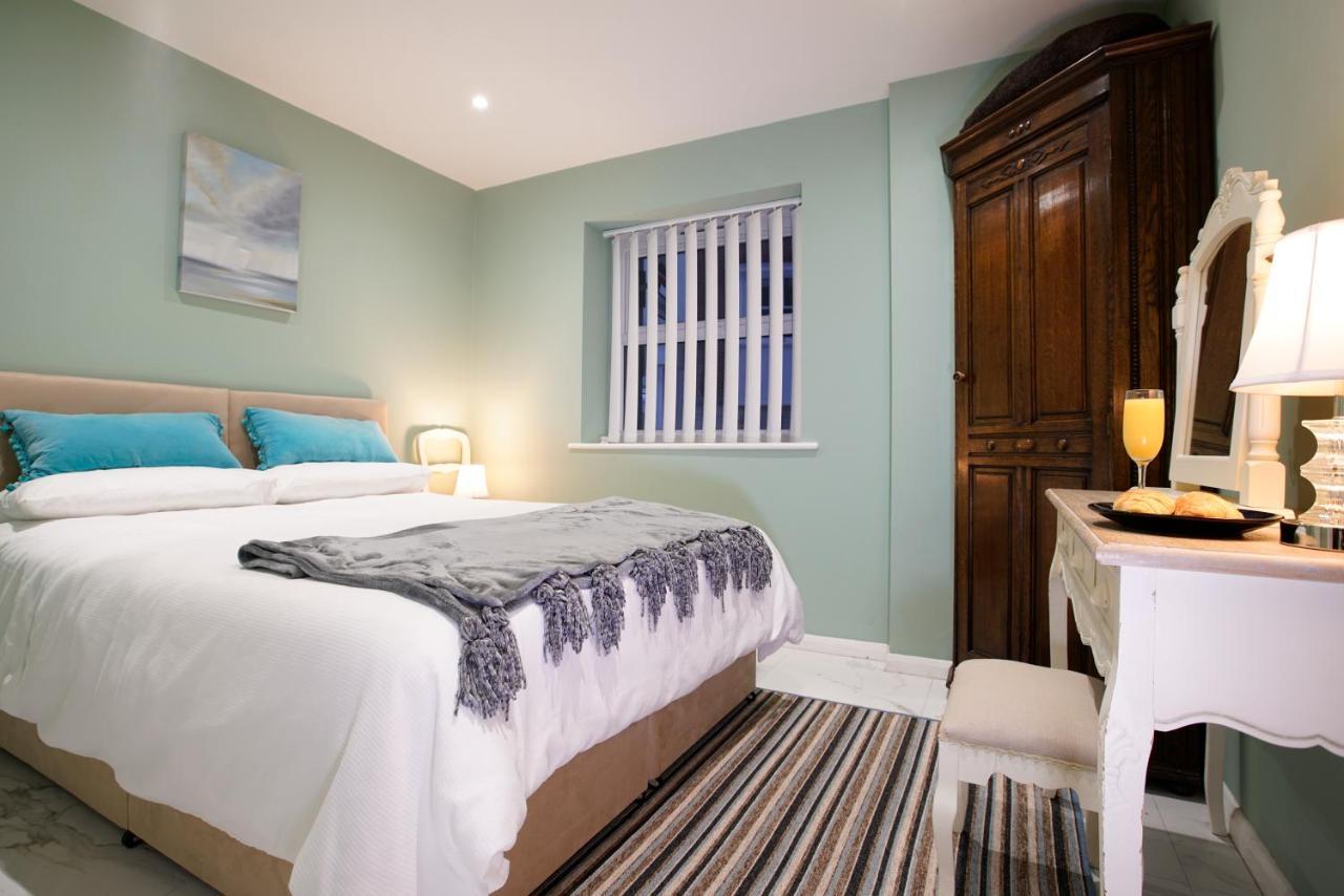 Seafarer'S View - 6 Bedroom Townhouse In Cowes, Parking & Seaviews. Каус Экстерьер фото