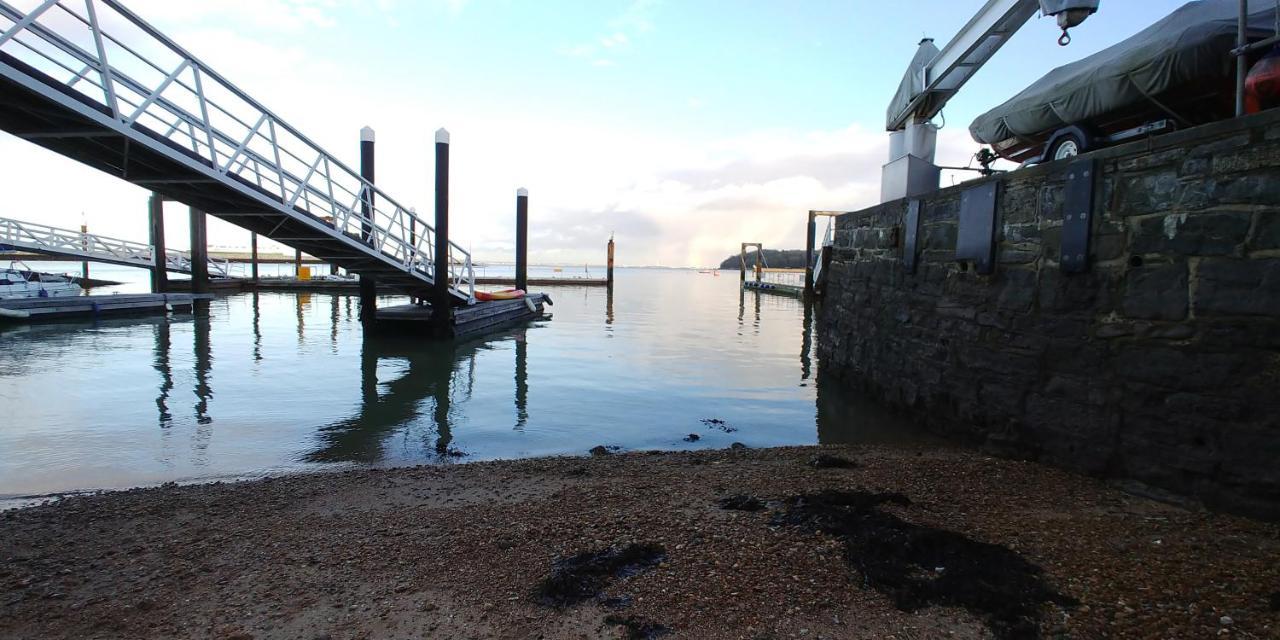 Seafarer'S View - 6 Bedroom Townhouse In Cowes, Parking & Seaviews. Каус Экстерьер фото