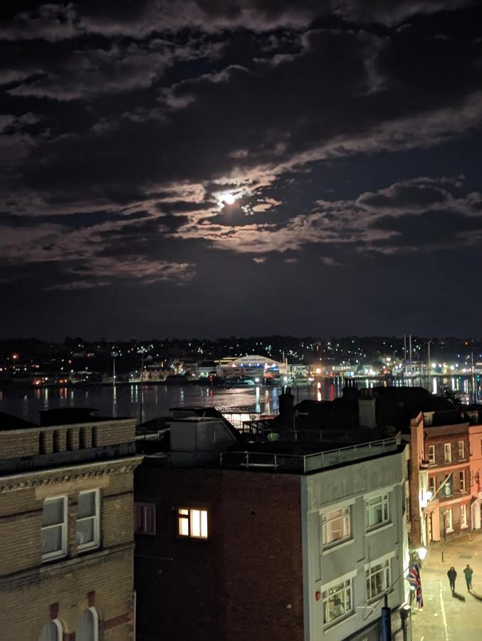 Seafarer'S View - 6 Bedroom Townhouse In Cowes, Parking & Seaviews. Каус Экстерьер фото